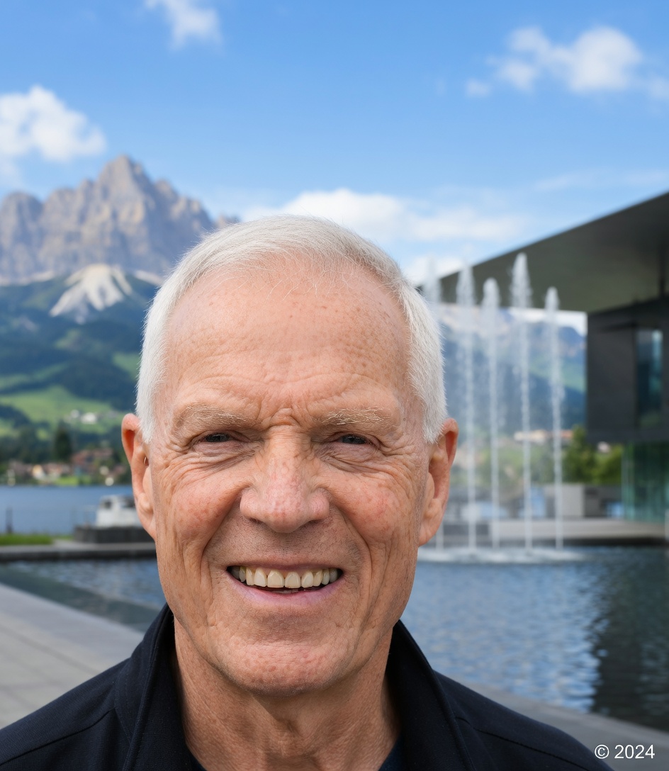 Robert Bider lacht vor See und Bergen